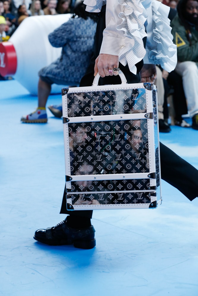 Chiếc túi nam mây trời của Louis Vuitton làm nức lòng giới mộ điệu - 2