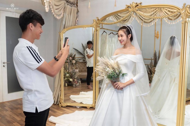 Phan Văn Đức đưa cô giáo hot girl Nhật Linh đi thử váy cưới dịp cận Tết - 6