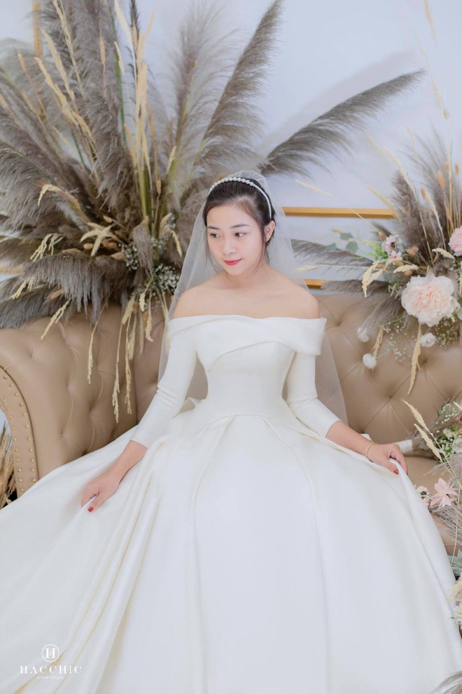 Phan Văn Đức đưa cô giáo hot girl Nhật Linh đi thử váy cưới dịp cận Tết - 3
