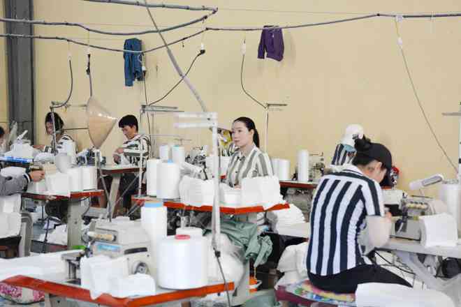 Các phạm nhân trong giờ lao động cải tạo để sớm hoàn lương, trở lại cộng đồng.