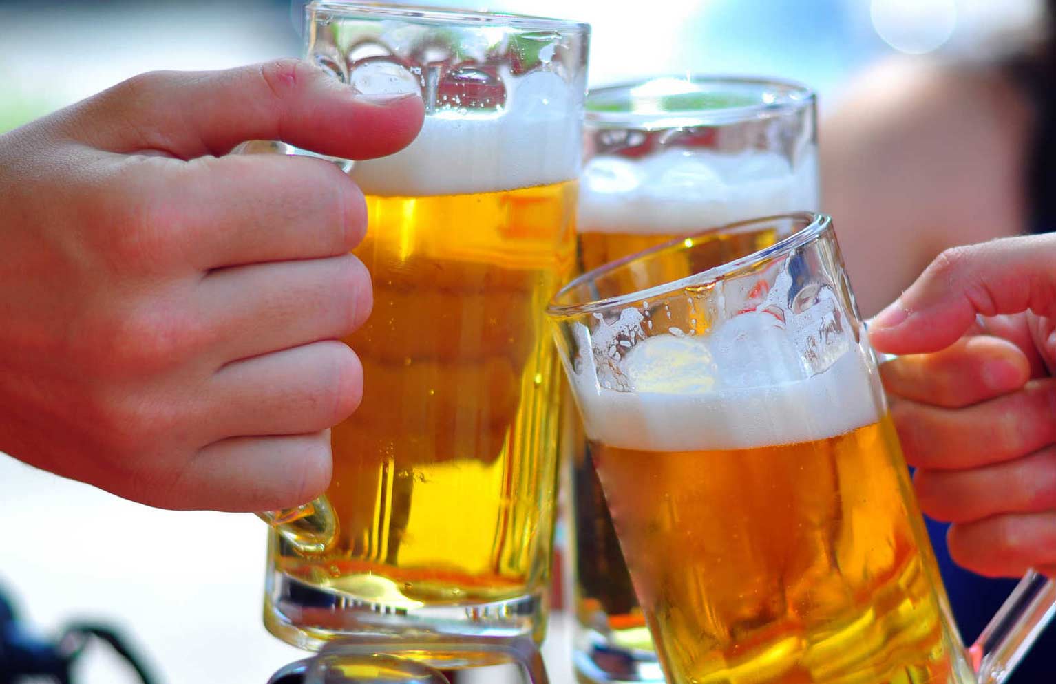 Bộ Y tế khuyến cáo mới nhất về uống rượu bia trong Tết Nguyên đán - 1