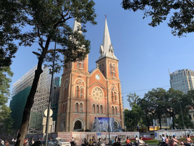 Tin tức trong ngày - Vì an toàn, nhà thờ Đức Bà Sài Gòn ngưng đổ chuông