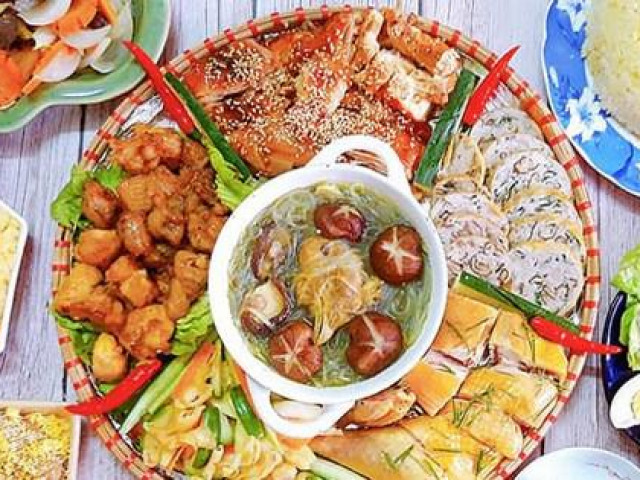 Ẩm thực - Một con gà làm thành 11 món, chị em ngỡ ngàng vì tài của mẹ đảm 8x