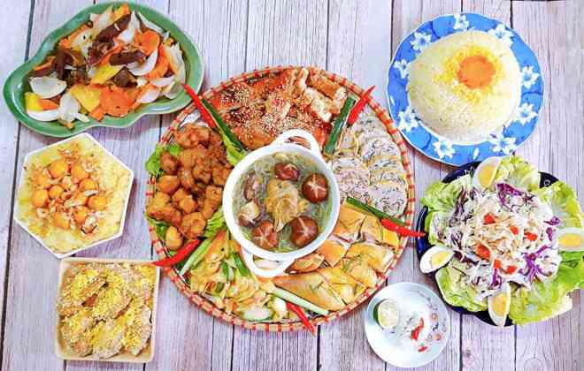 Một con gà làm thành 11 món, chị em ngỡ ngàng vì tài của mẹ đảm 8x - 2