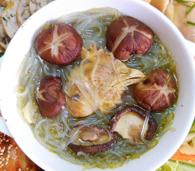 Một con gà làm thành 11 món, chị em ngỡ ngàng vì tài của mẹ đảm 8x - 4