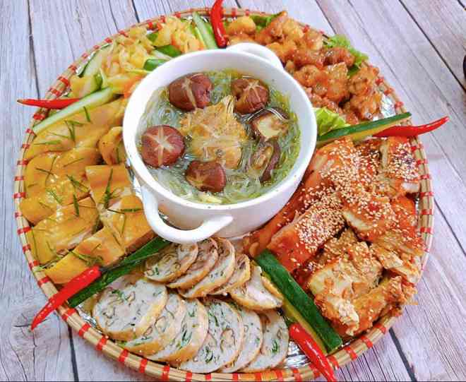 Một con gà làm thành 11 món, chị em ngỡ ngàng vì tài của mẹ đảm 8x - 5