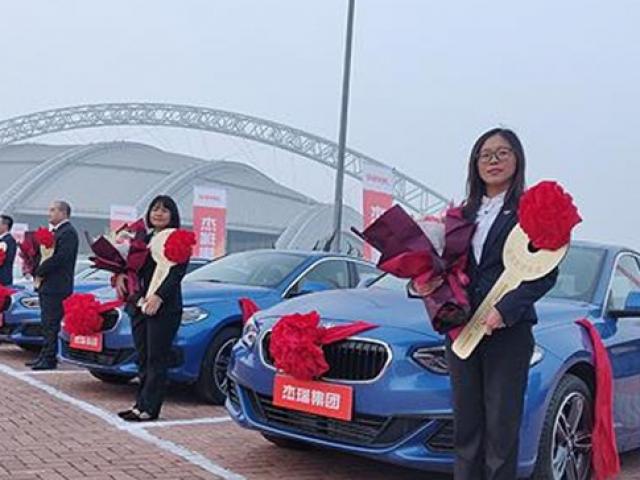 Kinh doanh - Công ty "chơi lớn", nhân viên xuất sắc nhận xe sang, nhà đẹp cuối năm