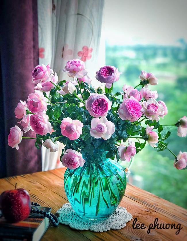 Một bình hoa hồng là một gợi ý tuyệt vời cho ngày Tết