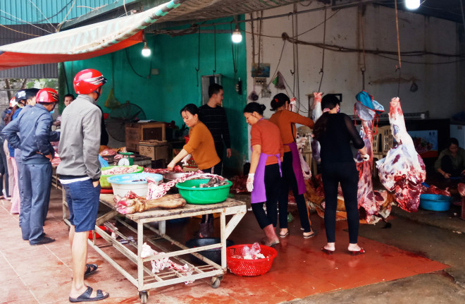 Một cửa hàng bán thịt trâu, bò tại thị trấn huyện Nông Cống, tỉnh Thanh Hóa