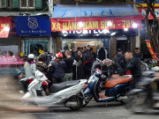 Thị trường - Tiêu dùng - Đổ xô mua hàng thời trang &quot;giảm giá bom tấn&quot; cuối năm
