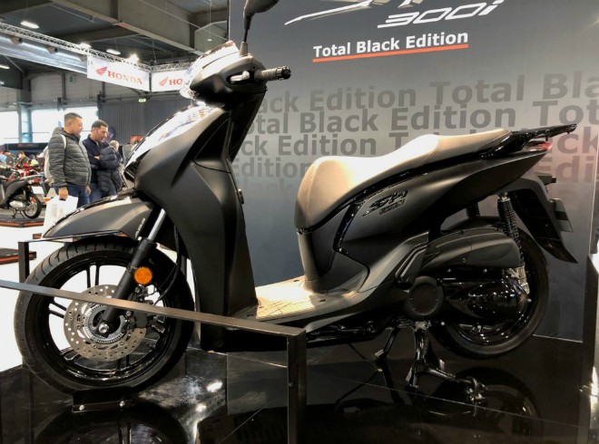 NÓNG: 2020 Honda SH300i bản đen tuyền xuất hiện, cực hoành tráng - 1