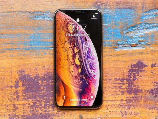 Không đủ tiền sắm iPhone 11, có nên chọn mua iPhone XS để chơi Tết?