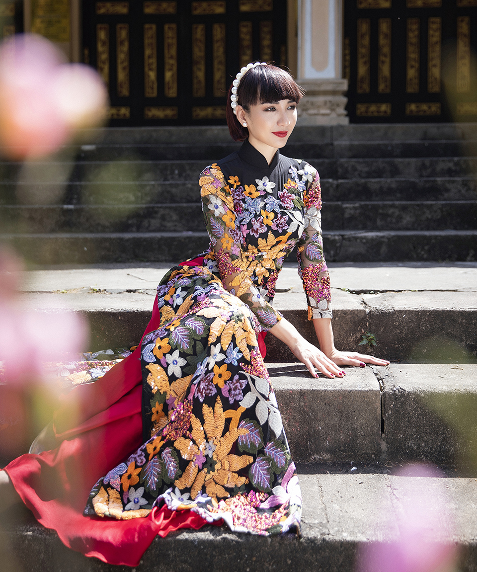 "Ngọc Diễm luôn đem năng lượng tích cực đến những người xung quanh. Thậm chí Diễm còn chủ động hỏi về bối cảnh, trang điểm... từ rất lâu trước ngày chụp ảnh để chuẩn bị", Đức Vincie chia sẻ.