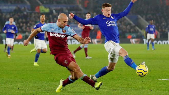 Leicester (áo xanh) chơi tốt trước West Ham