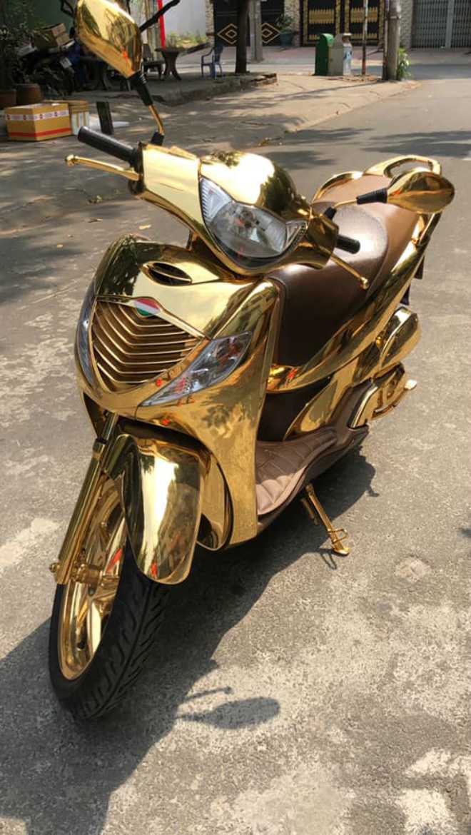 Vua tay ga Honda SH mạ vàng “thét” giá 1,5 tỷ đồng gây choáng - 1