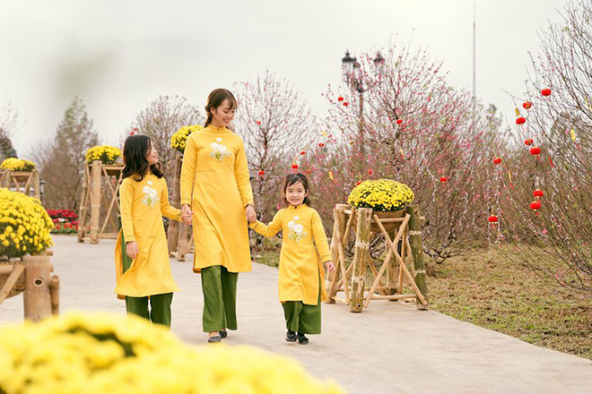 Bức tranh Tết qua tà áo dài tại Lễ hội hoa đào lớn nhất Việt Nam - 1