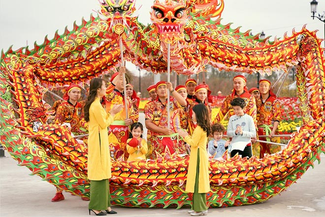 Bức tranh Tết qua tà áo dài tại Lễ hội hoa đào lớn nhất Việt Nam - 5