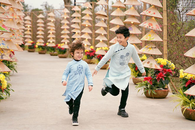 Bức tranh Tết qua tà áo dài tại Lễ hội hoa đào lớn nhất Việt Nam - 6