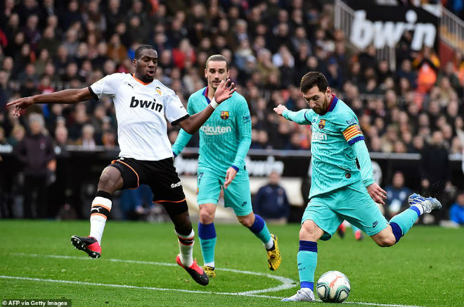 Messi bất lực nhìn Barca "phơi áo" trên sân Valencia