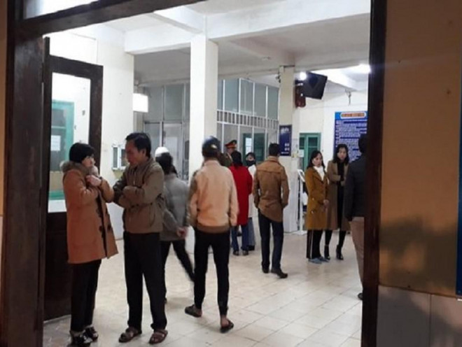 Các nạn nhân được đưa đến Trung tâm Y tế huyện Hướng Hóa. Ảnh: CTV