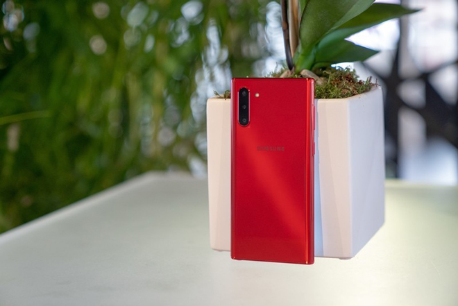 Nên mua iPhone 11 đỏ hay Galaxy Note 10 đỏ chơi tết? - 5