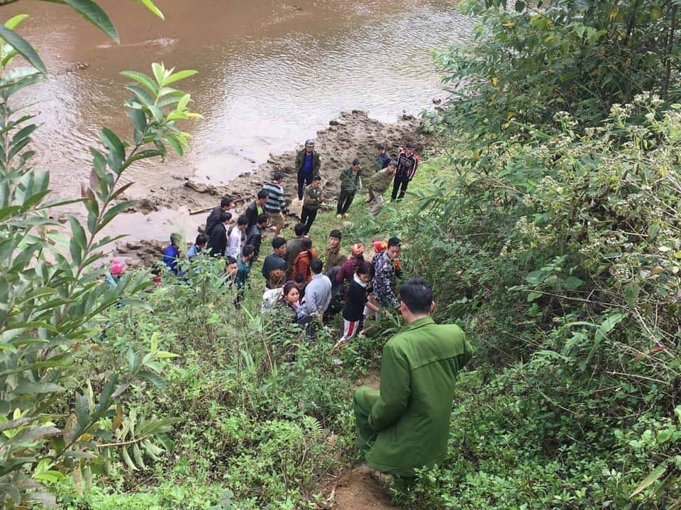 Bờ suối thôn Khe Tào, nơi phát hiện thi thể nạn nhân.