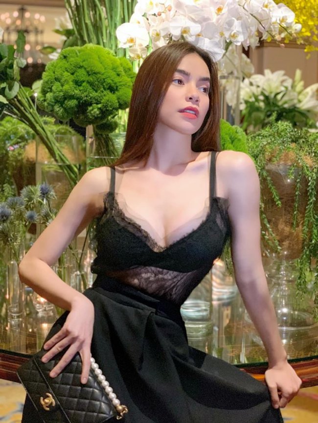 Hồ Ngọc Hà nóng bỏng, gợi cảm từ phong cách đời thường đến trang phục biểu diễn trên sân khấu.