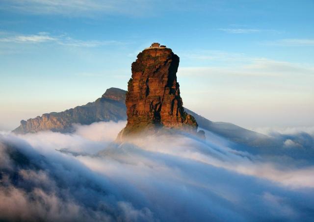 Ngôi chùa kỳ bí nằm trên ngọn núi cao 2000 mét, quanh năm được bao phủ bởi mây - 8