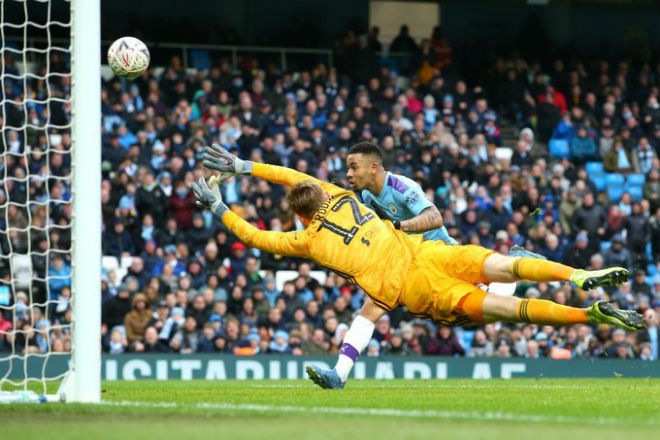 Jesus (áo xanh) chơi tốt trước Fulham