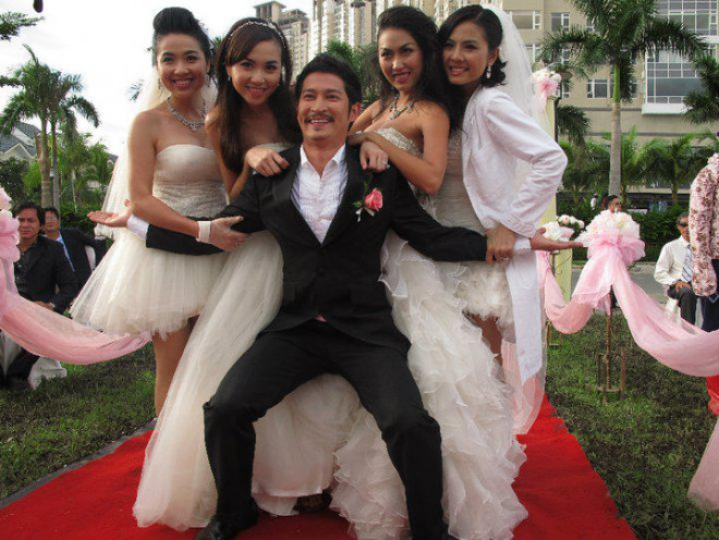Hoài Linh, Huy Khánh đứng top 10 sao nam Việt nhiều phim chiếu rạp nhất thập kỷ - 2