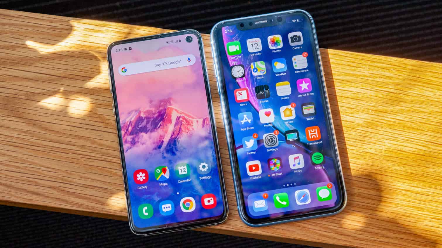 Cùng phân khúc giá nên chọn Galaxy S10e hay iPhone XR du xuân "đã" hơn? - 2