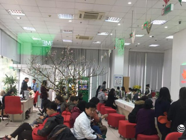 Kinh doanh - Miễn phí dịch vụ, ngân hàng tìm cứu cánh để tăng thu nhập