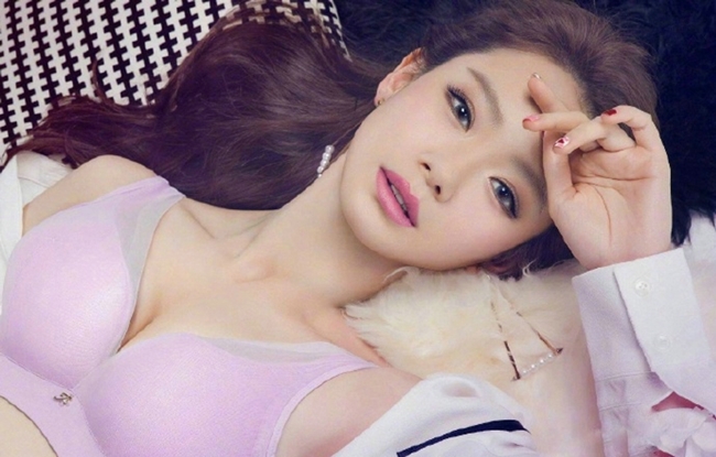 Sau khi thông tin lan truyền, cư dân mạng phát hiện trong poster phim tên Thích Vy đã bị xóa, không có cảnh quay nào của cô trong trailer. Thậm chí, nữ diễn viên cũng không tham gia buổi họp báo.
