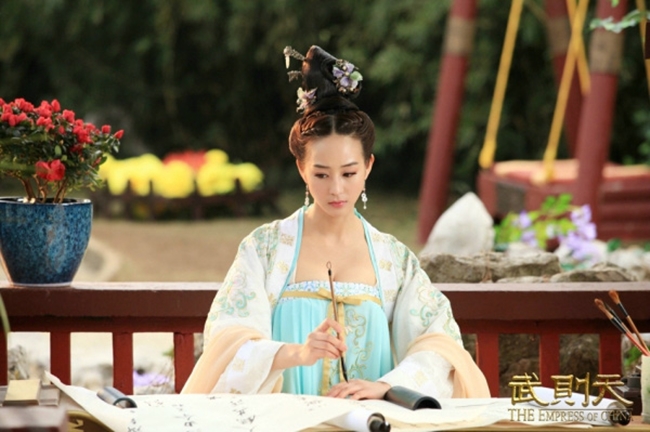 Trước khi nổi tiếng với vai Từ Huệ trong &#34;Võ Mỵ Nương truyền kỳ&#34;, Trương Quân Ninh từng tham gia nhiều vai phụ. Tuy nhiên, sau thành công của phim, tên tuổi cô không bật lên được như nhiều diễn viên khác.