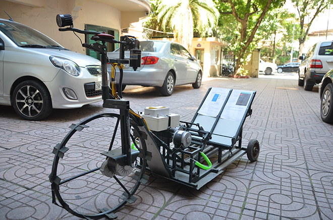 Tháng 2/2018, trong một lần ra thăm đồng cùng người thân, Nguyễn Đức Dương, lớp 8A, Trường THCS thị trấn Tân Dân, huyện Yên Dũng, tỉnh Bắc Giang đã nảy ra ý tưởng chế tạo một chiếc máy cấy lúa để giúp bà con nông dân đỡ vất vả, đem lại năng suất cao. Sau 6 tháng chế tạo, Dương đã cho ra đời chiếc máy cấy lúa.