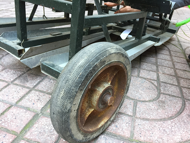 Bánh sau của máy cấy