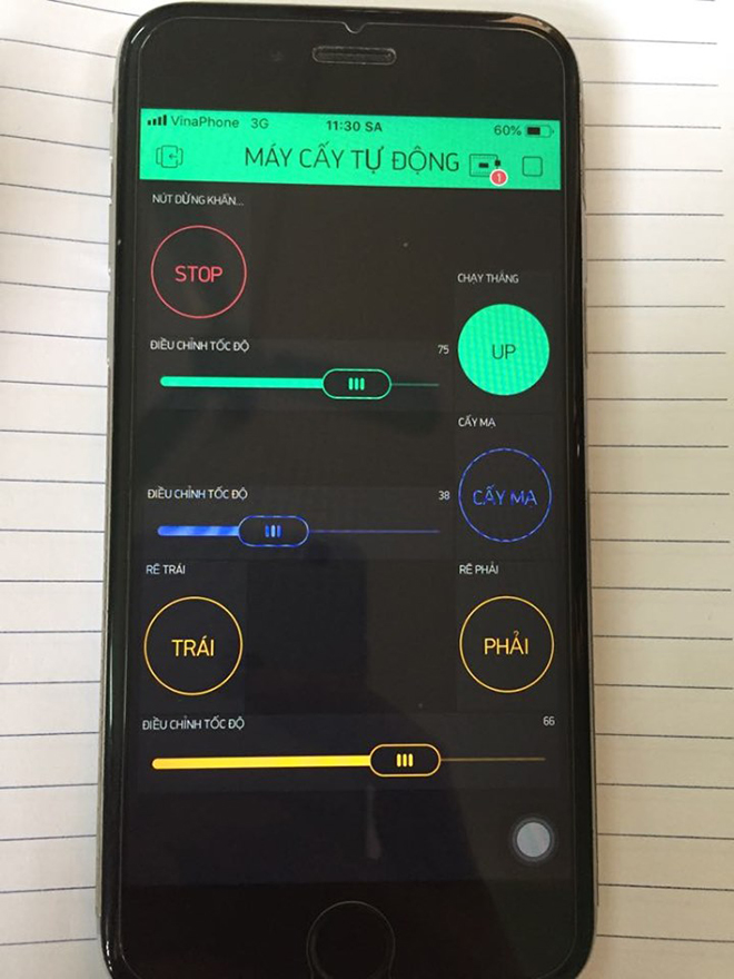 Chiếc máy cấy của Dương được điều khiển qua phần mềm trên điện thoại thông minh (smartphone). Người điều khiển máy cấy chỉ cần đứng trên bờ và điểu khiển máy thông qua phần mềm, không phải lội xuống ruộng hay ngồi trên máy cấy.