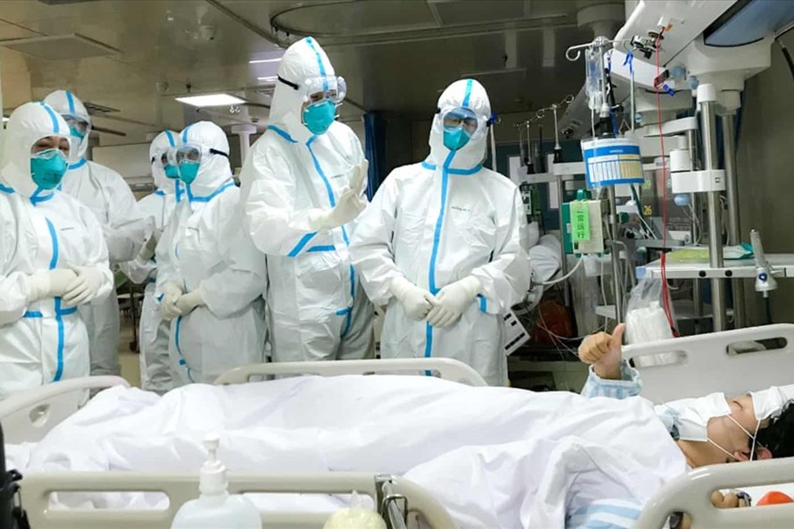 BS chăm sóc cho bệnh nhân nhiễm virus Corona tại Trung Quốc