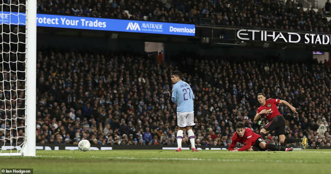 Matic ghi bàn duy nhất giúp MU thắng ở Etihad nhưng Man City mới là đội giành vé vào chung kết League Cup năm nay