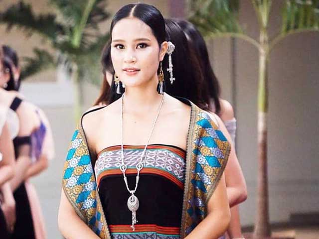 Hot girl dân tộc thiểu số Giẻ Triêng: "Đi rẫy từ bé nên cứ thế người mảnh mai"