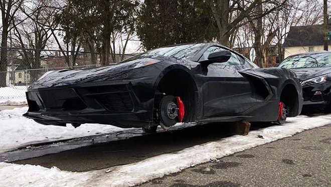 Siêu xe ‘bình dân’ Chevrolet Corvette C8 bị trộm tất cả bánh xe - 3