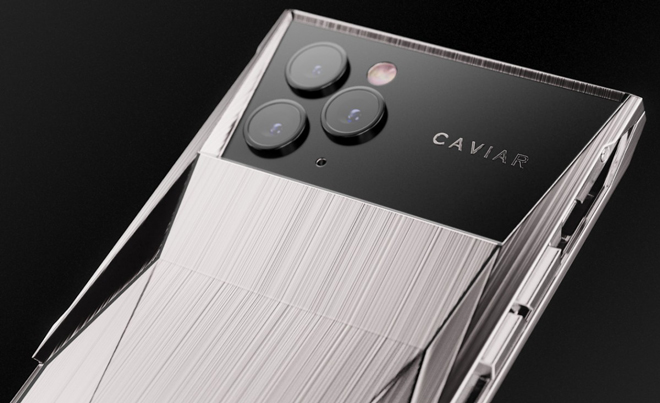Cận cảnh cặp iPhone 11 Pro Cyberphones siêu "ngầu" của Caviar - 2