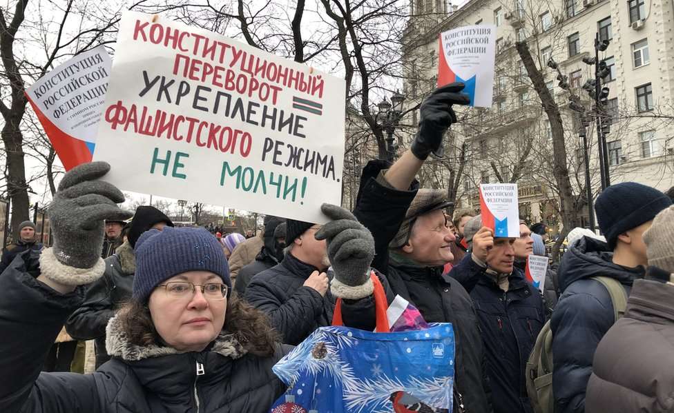 Dù các cuộc biểu tình về việc sửa hiến pháp đã diễn ra ở một vài thành phố, nhưng đa số người dân Nga dường như không quan tâm đến điều này (Ảnh: BBC)