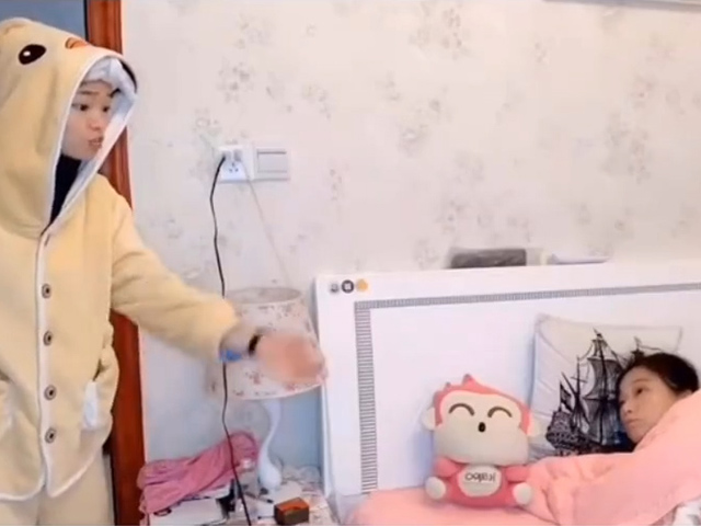 Video Clip Cười - Đẻ con ra rồi nó troll cho như thế này đây