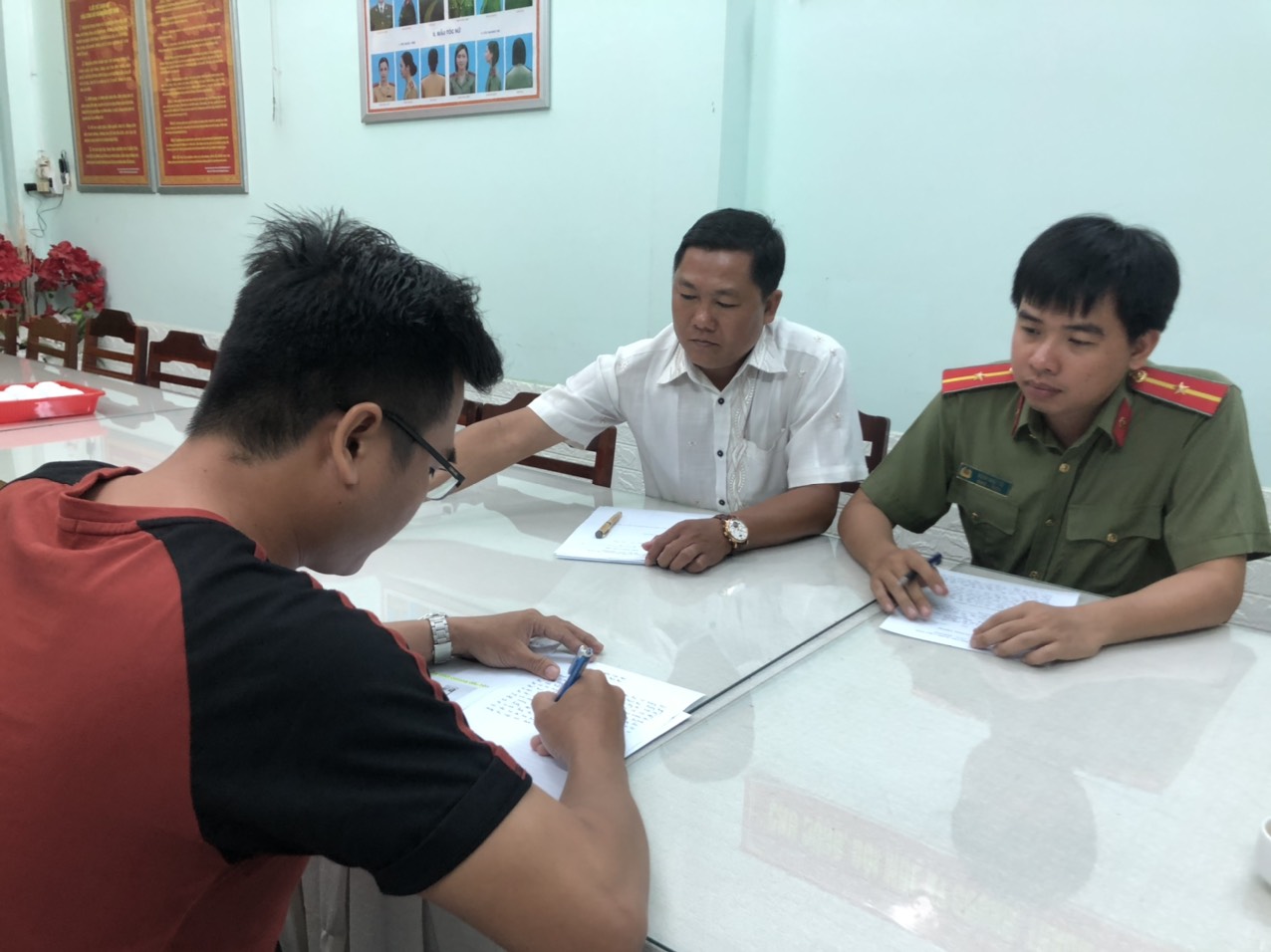 Tân tại cơ quan công an