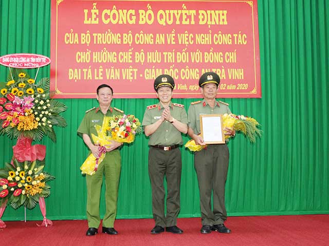 Thứ trưởng Bộ Công an Lương Tam Quang trao quyết định bổ nhiệm nhân sự