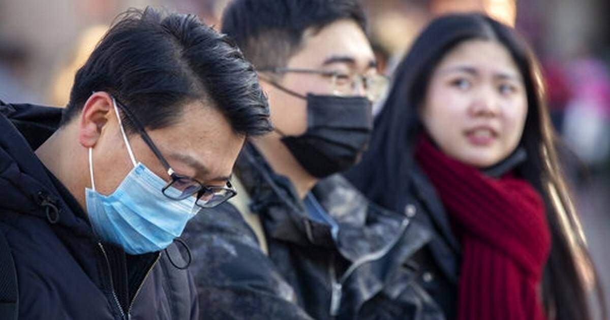 Người dân Trung Quốc đeo khẩu trang phòng chống dịch bệnh do virus Corona biến thể mới gây ra