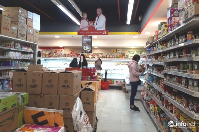 Ghi nhận của PV Infonet tại siêu thị Vinmart Tây nam Linh đàm (Hoàng Mai, Hà Nội) sáng 1/2 thật vắng người