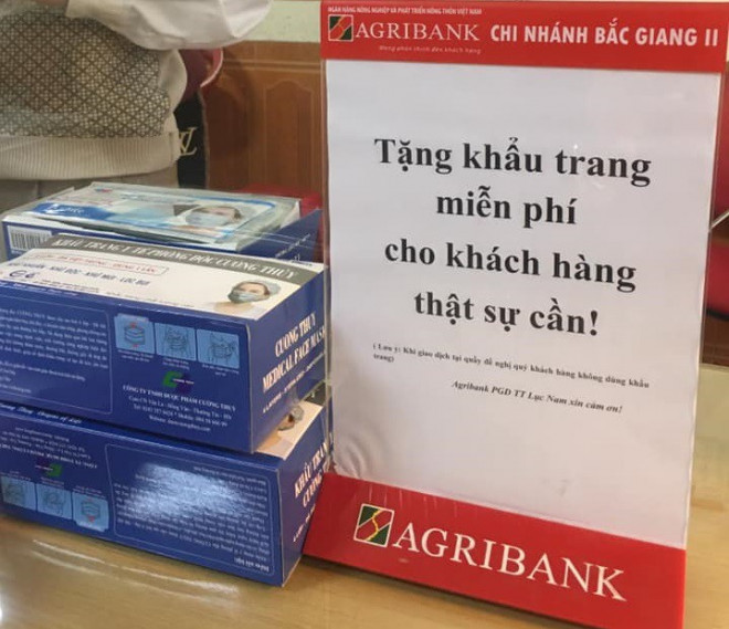 Những hộp khẩu trang sẵn sàng tới tay khách hàng tại Agribank CN Bắc Giang II.