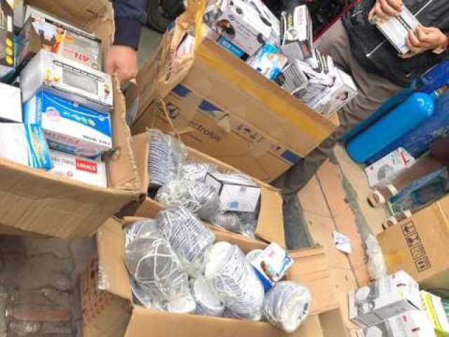 Thị trường - Tiêu dùng - Hà Nội: Bán khẩu trang giá "chặt chém", 16 cửa hàng bị xử lý